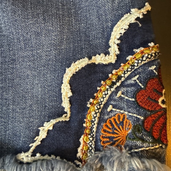 Altar'd State Jeans Womens 28 Caitlyn Low Rise Flare Raw Embroidered Hem Boho - Picture 9 of 10